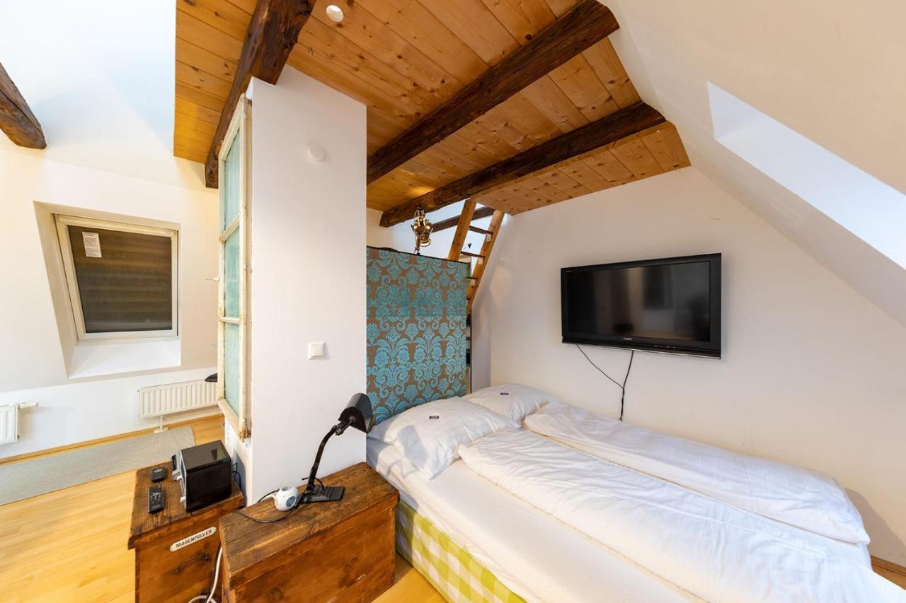 Pharmacy-Loft Apartment Грац Екстериор снимка